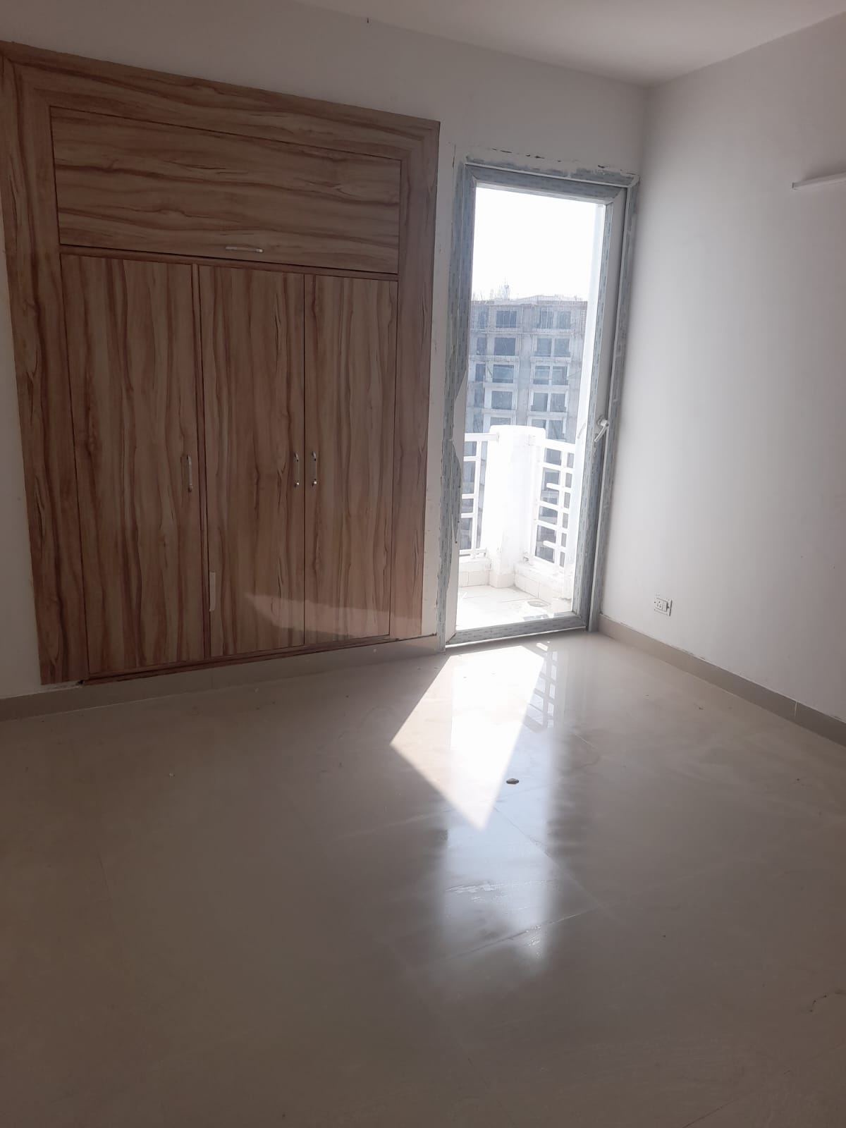 Rental 3 Bedroom 2000 Sq.Ft. Apartment in Sushant Golf City Lucknow