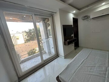 Building Lobby in 1 BHK Builder Floor at Ansal Sushant Lok I, Sector 43 – for Rent