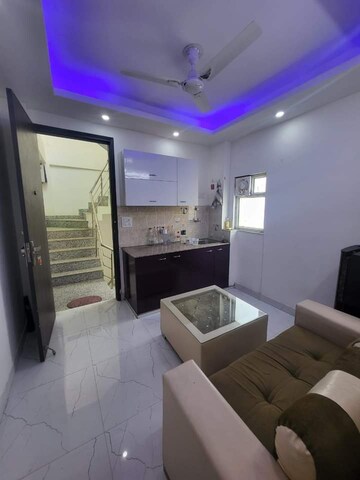 Living Room in 1 BHK Builder Floor at Ansal Sushant Lok I, Sector 43 – for Rent