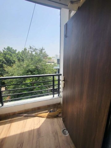 Balcony in 1 BHK Builder Floor at Ansal Sushant Lok I, Sector 43 – for Rent