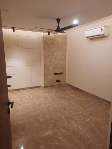 Living Room in 3.5 BHK Builder Floor at Ansal Sushant Lok I, Sector 43 – for Rent