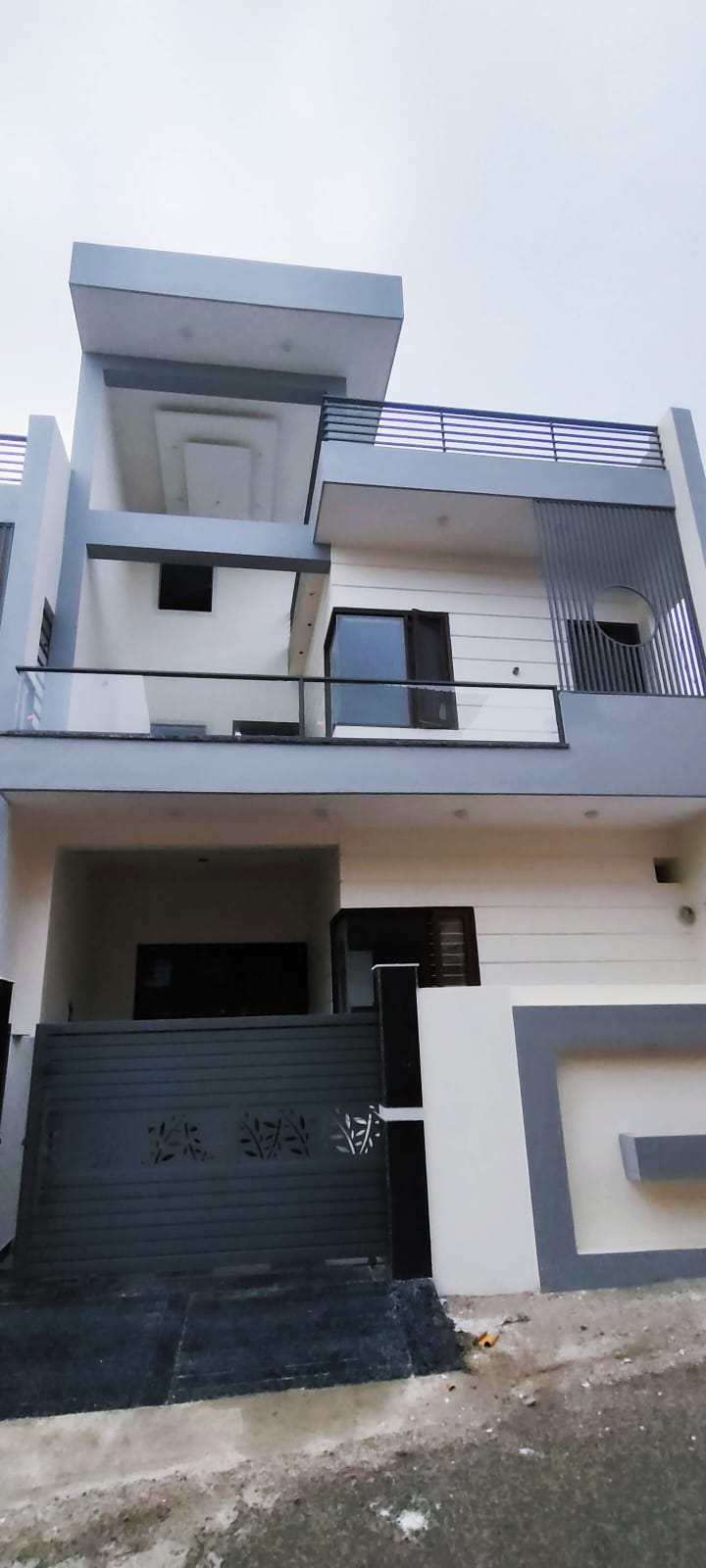 Resale 3 Bedroom 2700 Sq.Ft. Villa in Aman Luxury Apartments