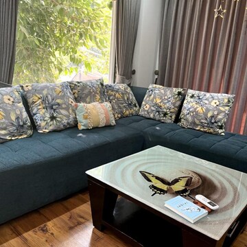 Living Room in 4 BHK Apartment at Vipul World Floors, Sector 48 – for Rent