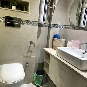 Bathroom in 4 BHK Apartment at Vipul World Floors, Sector 48 – for Rent