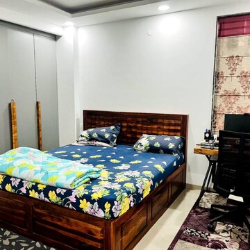 Bedroom in 4 BHK Apartment at Vipul World Floors, Sector 48 – for Rent