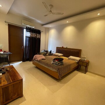 Bedroom in 3 BHK Builder Floor at Vipul World Floors, Sector 48 – for Rent