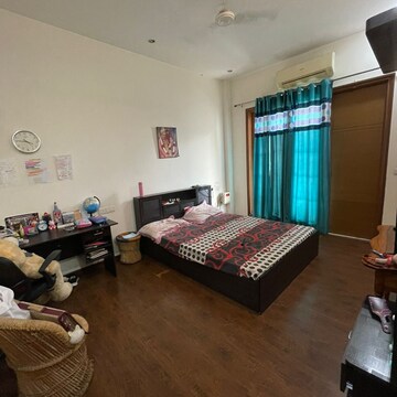 Bedroom in 3 BHK Builder Floor at Vipul World Floors, Sector 48 – for Rent