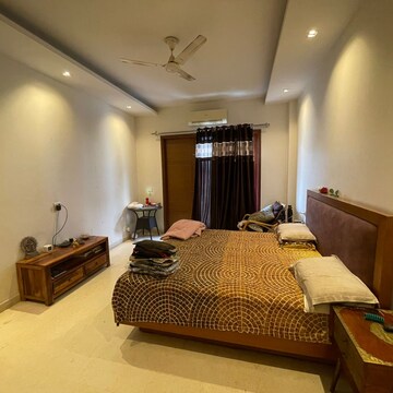 Bedroom in 3 BHK Builder Floor at Vipul World Floors, Sector 48 – for Rent