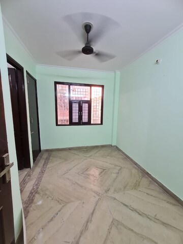 Room in 2 BHK Builder Floor at Dwarka Mor – for Rent