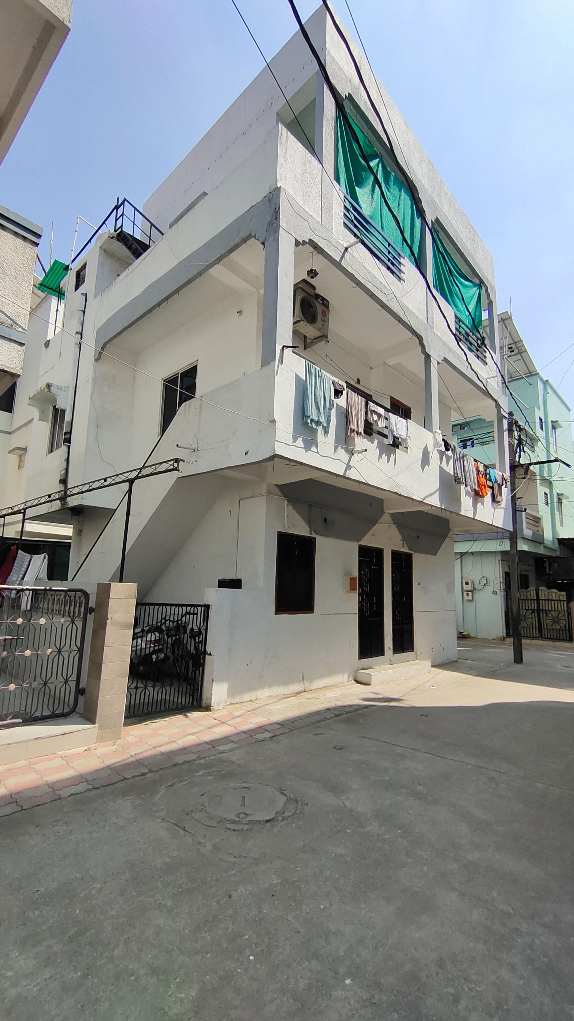 Resale 5 Bedroom 900 Sq.Ft. Villa in Karelibaug Vadodara 5990627