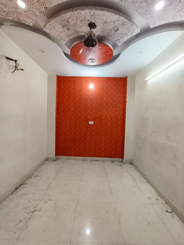 Room in 3 BHK Builder Floor at Dwarka Mor – for Rent