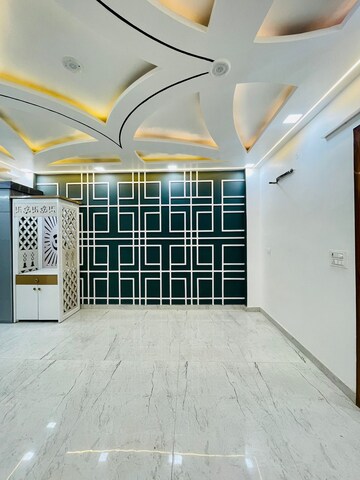Room in 3 BHK Builder Floor at Dwarka Mor – for Rent
