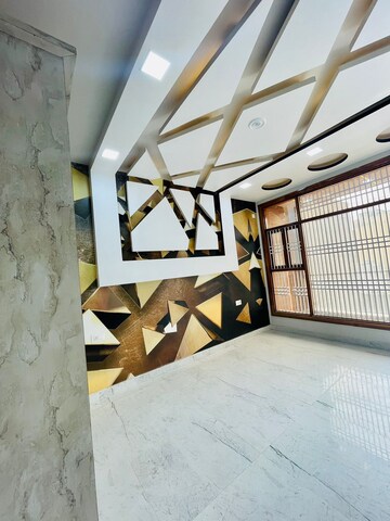 Room in 3 BHK Builder Floor at Dwarka Mor – for Rent