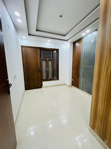 Room in 3 BHK Builder Floor at Dwarka Mor – for Sale
