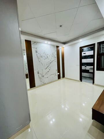 Room in 3 BHK Builder Floor at Dwarka Mor – for Sale