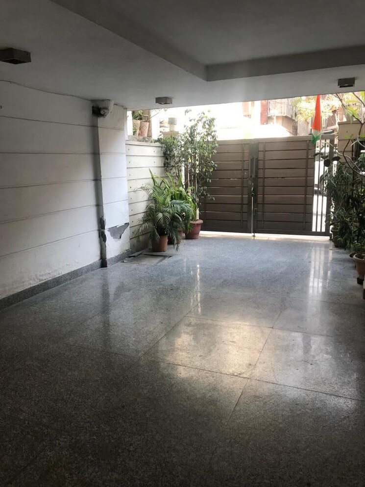  Parking, nehru enclave 3 Bedroom 1800 Sq.Ft. Builder Floor In Nehru Enclave Delhi 5999666