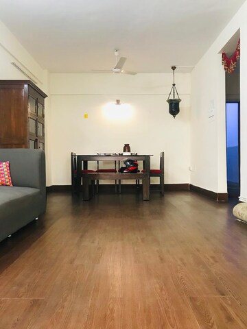 Room in 2 BHK Apartment at Lokhandwala Complex Andheri – for Sale