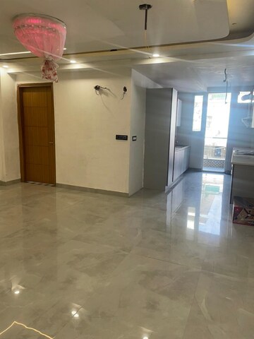 Room in 3 BHK Apartment at M3M Marina, Sector 68 – for Sale