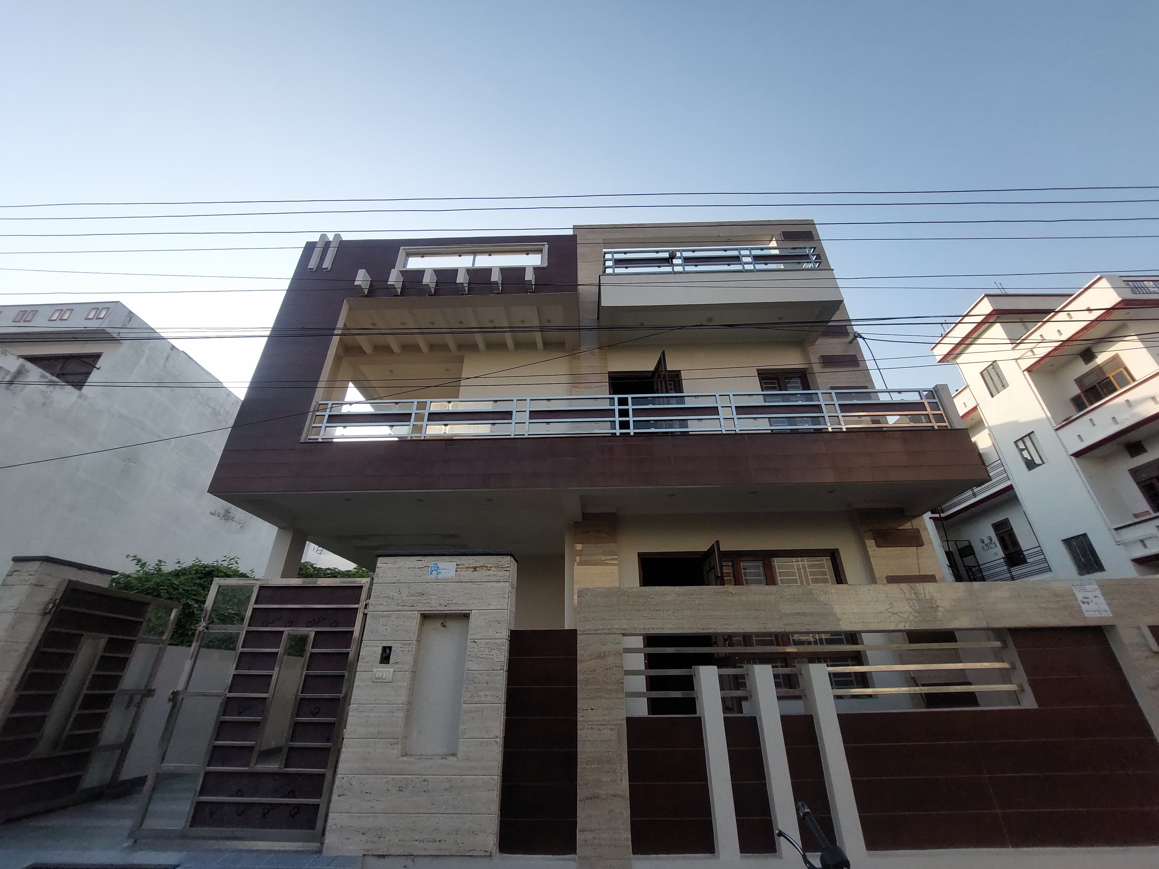 Resale 6 Bedroom 6500 Sq.Ft. Independent House in DLF Vibhuti Khand ...