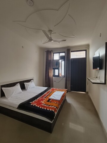 Bedroom in 3 BHK Builder Floor at Dwarka Mor – for Rent