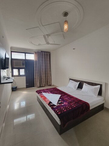 Bedroom in 3 BHK Builder Floor at Dwarka Mor – for Rent