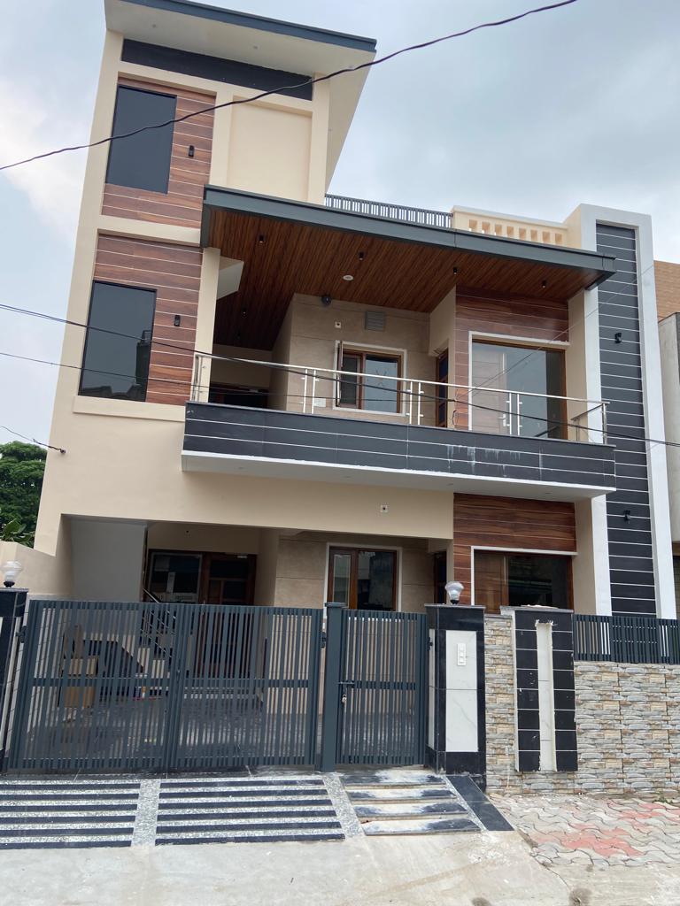 Resale 4 Bedroom 100 Sq.Yd. Independent House in Shiva Enclave Zirakpur