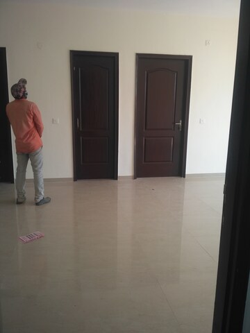 Room in 3 BHK Builder Floor at Omaxe Ambrosia, North Mullanpur – for Sale