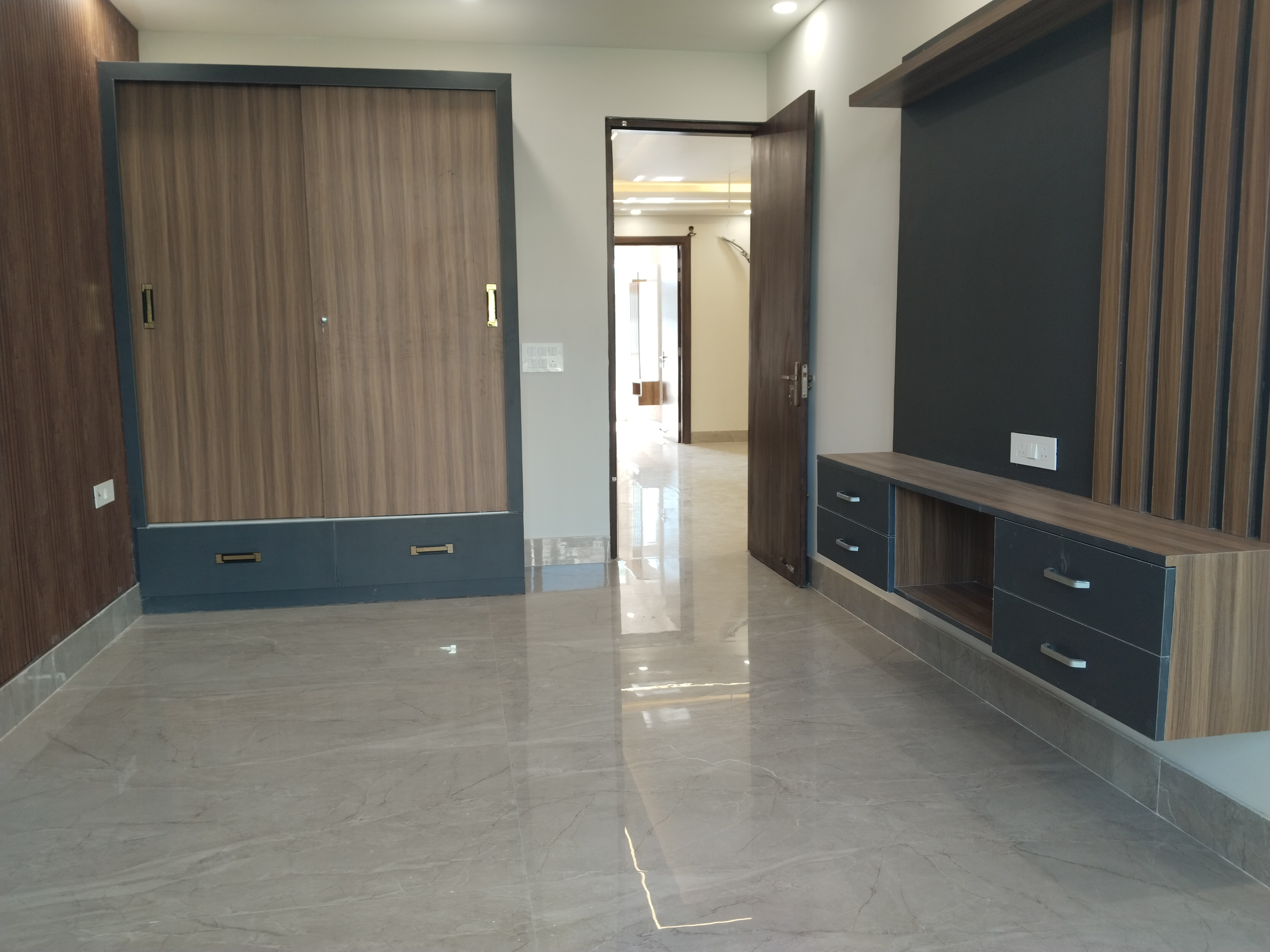Resale 3 Bedroom 1800 Sq.Ft. Builder Floor in East Canal Road Dehradun