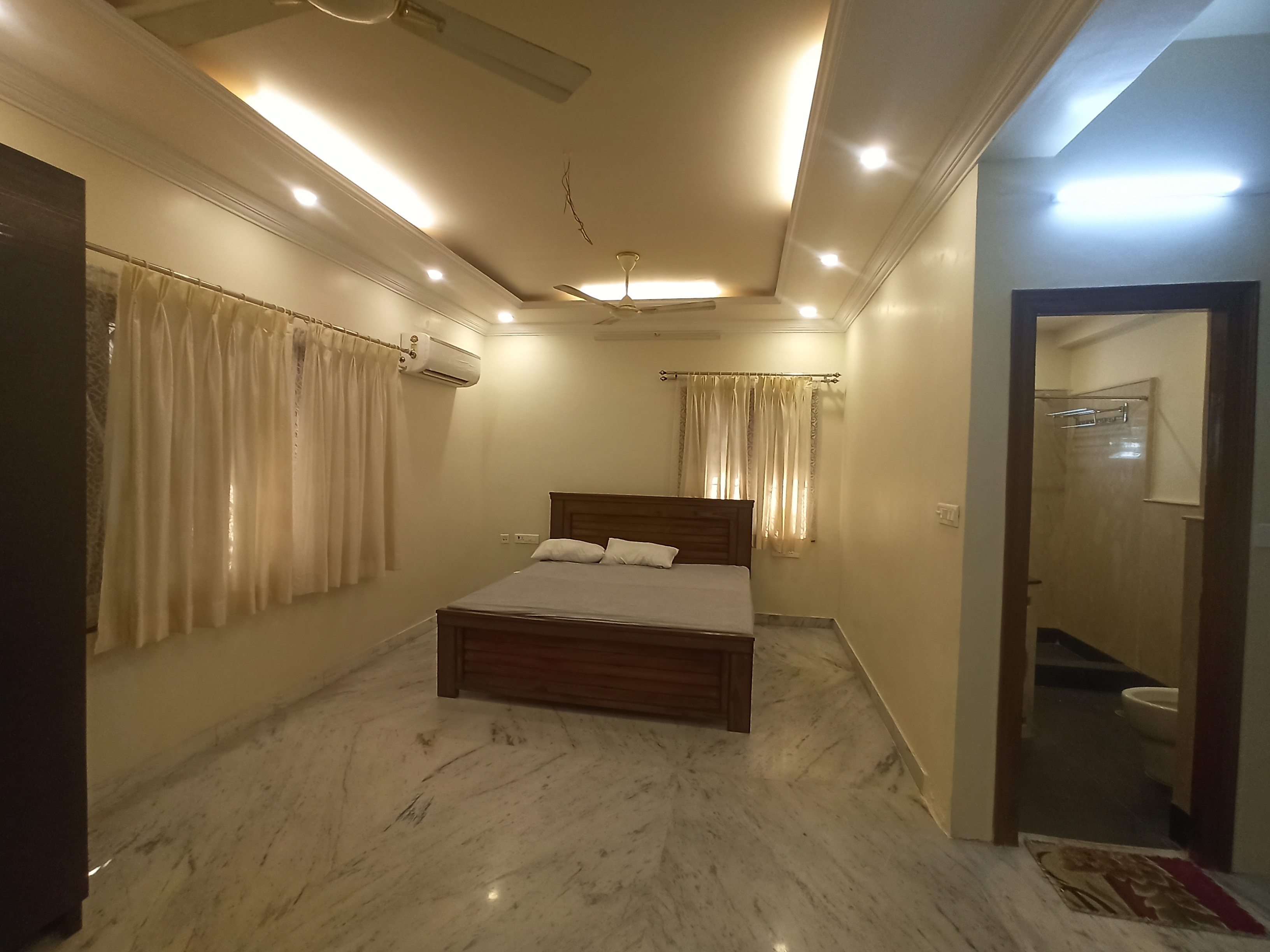 Rental 3 Bedroom 2000 Sq.Ft. Apartment in Banjara Hills Hyderabad 6019392