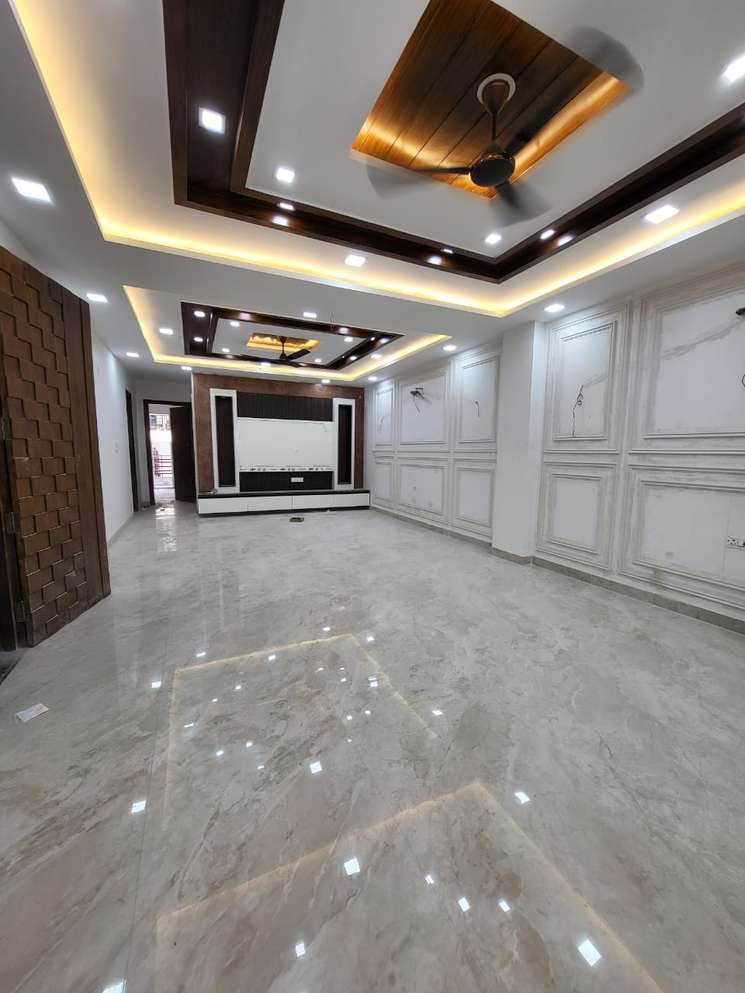 5 Bedroom 6000 Sq.Ft. Builder Floor in Green Fields Colony Faridabad