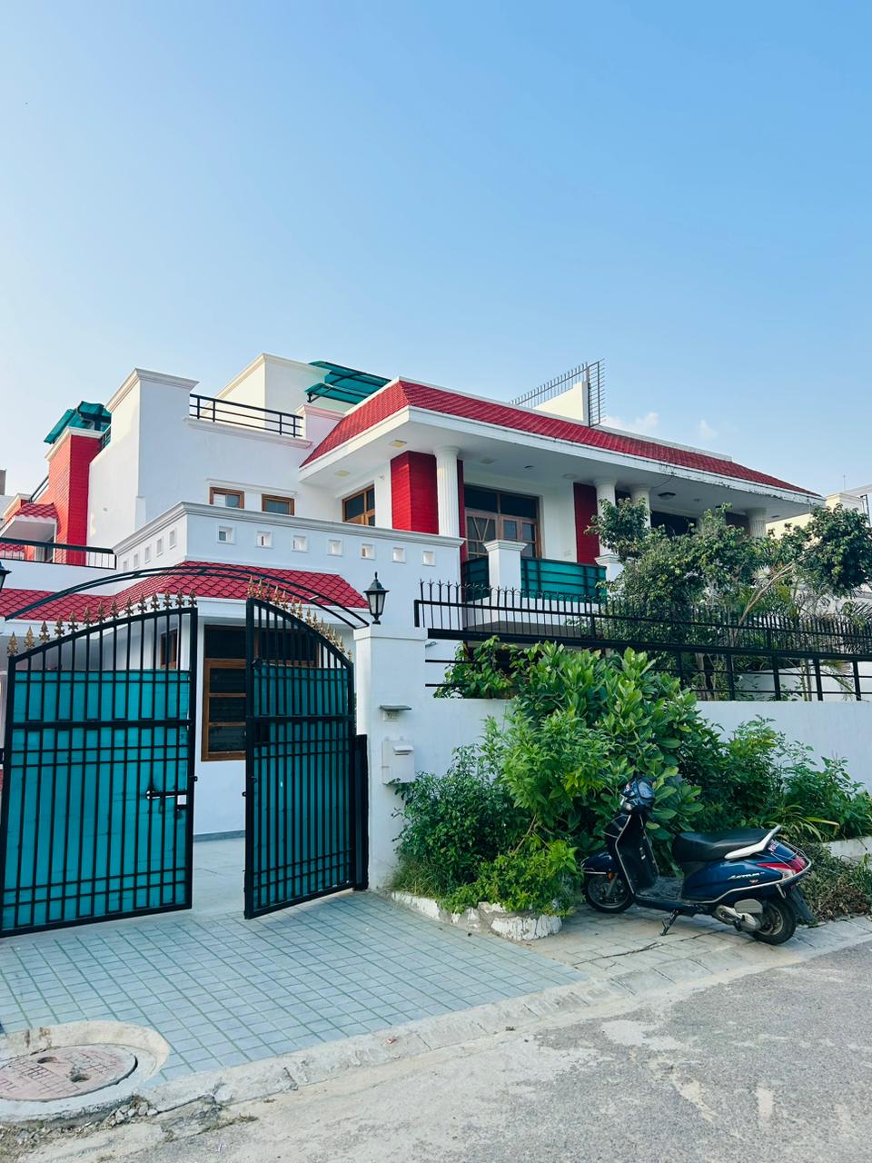 Rental 5 Bedroom 5000 Sq.Ft. Villa in Ansal API Palm Grove Villas