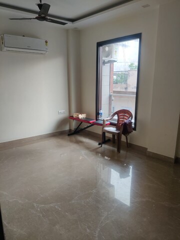 Room in 3 BHK Builder Floor at Rajouri Garden – for Rent