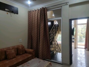 Living Room in 2 BHK Builder Floor at Ansal Sushant Lok I, Sector 43 – for Rent