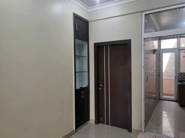 Building Lobby in 2 BHK Builder Floor at Ansal Sushant Lok I, Sector 43 – for Rent