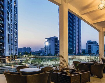Swimming Pool in 3 BHK Apartment at Mahindra Luminare, Sector 59 – for Sale