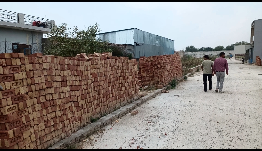 Resale 100 Sq.Yd. Plot in Chattarpur Delhi 6028699