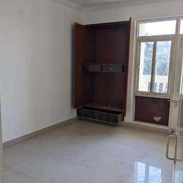 Room in 3 BHK Apartment at Samiah Melrose Avenue, Vrindavan Yojna – for Rent