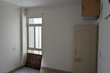 Furnished Amenities in 3 BHK Apartment at Samiah Melrose Avenue, Vrindavan Yojna – for Rent