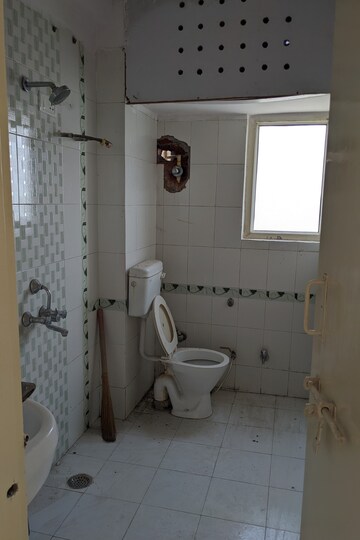 Bathroom in 3 BHK Apartment at Samiah Melrose Avenue, Vrindavan Yojna – for Rent