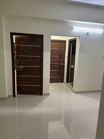 Living Room in 3 BHK Apartment at Alkapoor – for Rent