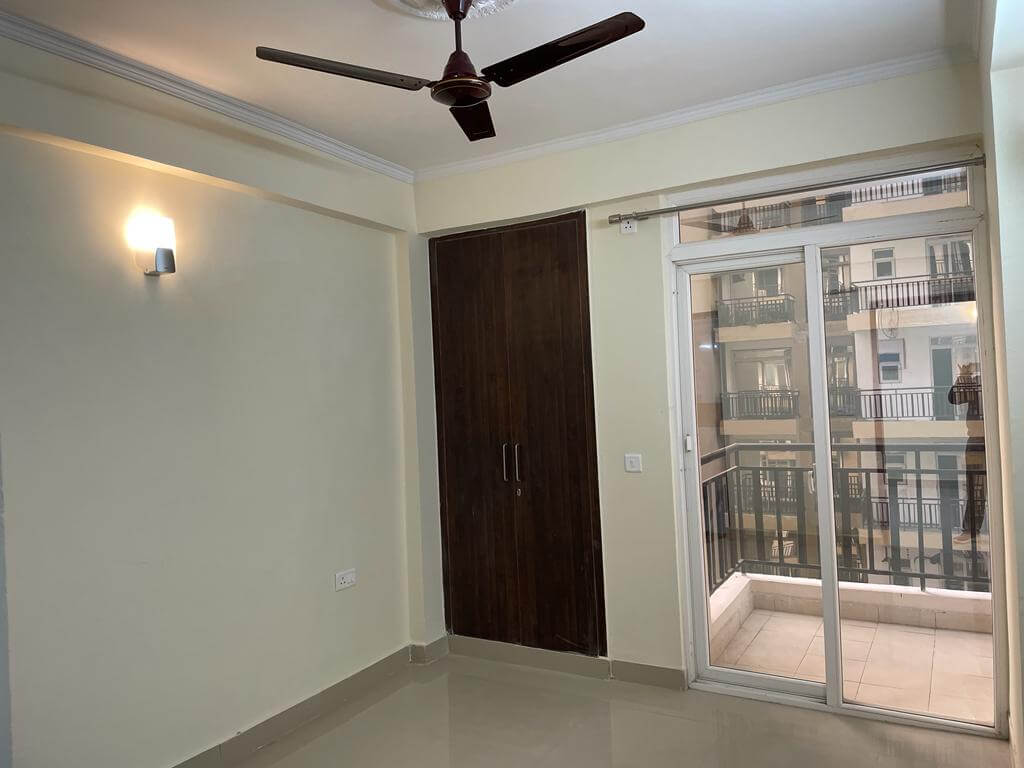 Rental 3 Bedroom 190 Sq.Yd. Builder Floor in Preet Vihar Delhi 6031238