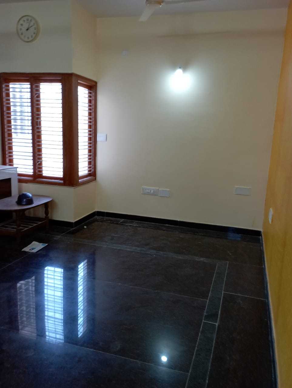 Resale 4 Bedroom 600 Sq.Ft. Builder Floor in Vishweshwaraiah Layout