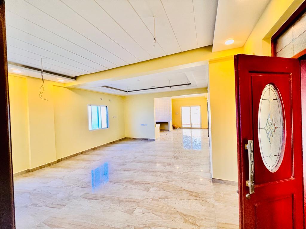 Resale 2 Bedroom 1300 Sq.Ft. Apartment in King Koti Hyderabad 6043258