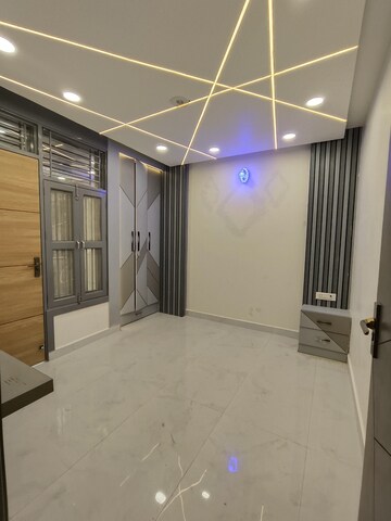 Room in 3 BHK Builder Floor at Dwarka Mor – for Sale