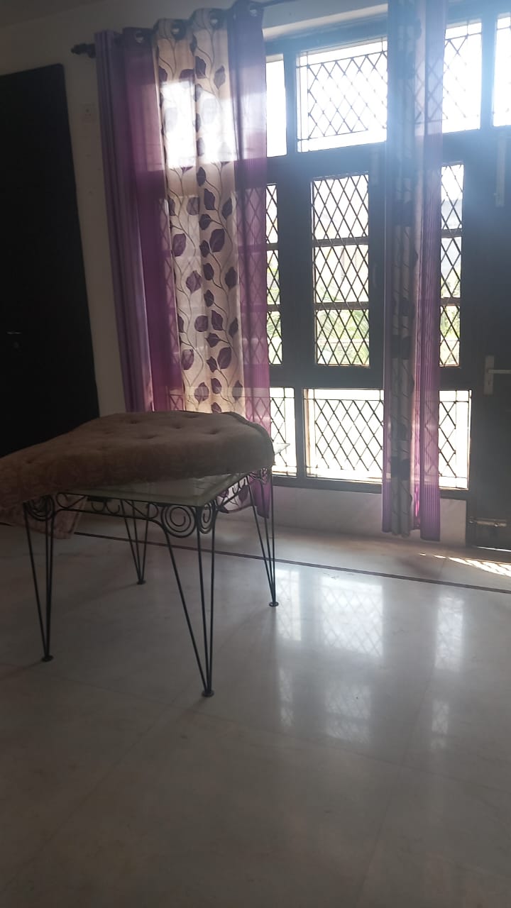 Rental 4 Bedroom 300 Sq.Mt. Builder Floor in Sector 44 Noida 6048820