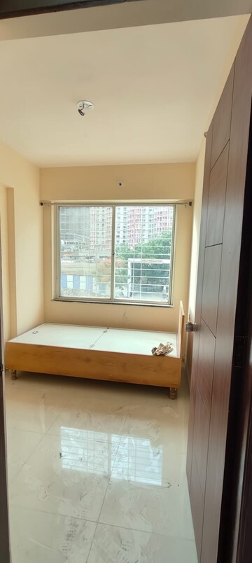 Room in 2 BHK Apartment at Archana Kohinoor Glory Phase II, Mohammadwadi – for Rent