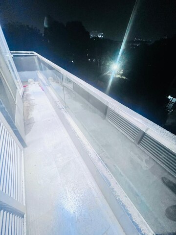 Balcony in 1 BHK Builder Floor at Ansal Sushant Lok I, Sector 43 – for Rent
