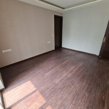 Room in 4 BHK Builder Floor at Ansal Esencia-Mulberry Homes, Sector 67 – for Rent