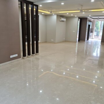 Building Lobby in 4 BHK Builder Floor at Ansal Esencia-Mulberry Homes, Sector 67 – for Rent