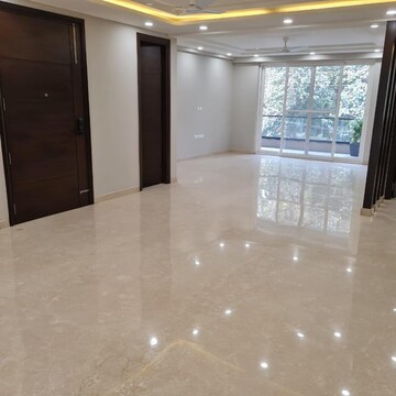 Building Lobby in 4 BHK Builder Floor at Ansal Esencia-Mulberry Homes, Sector 67 – for Rent